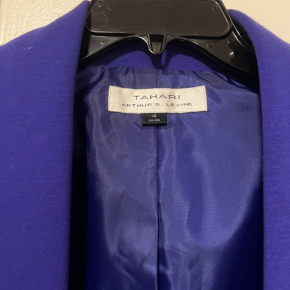 Tahari Arthur S. Levine Blazer - Picture 3 of 4